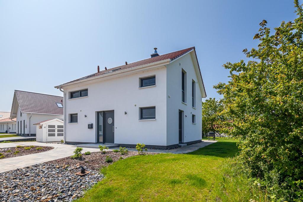 Ferienhaus Ruegen-Relax Trent Exterior photo